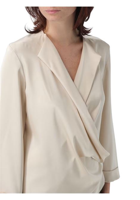 blusa in raso con scollo incrociato e pieghe laterali hanita | H.M3101.4456CREMA