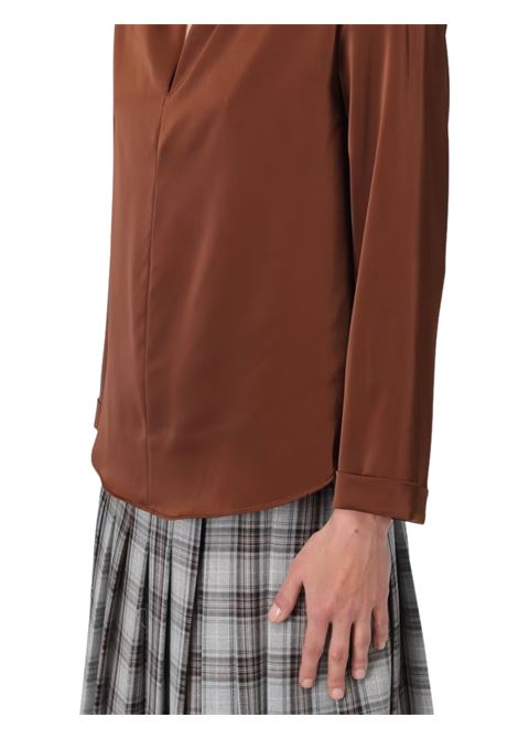 blusa in raso con pieghe al collo senza collana hanita | H.M3106SA.4479CUOIO